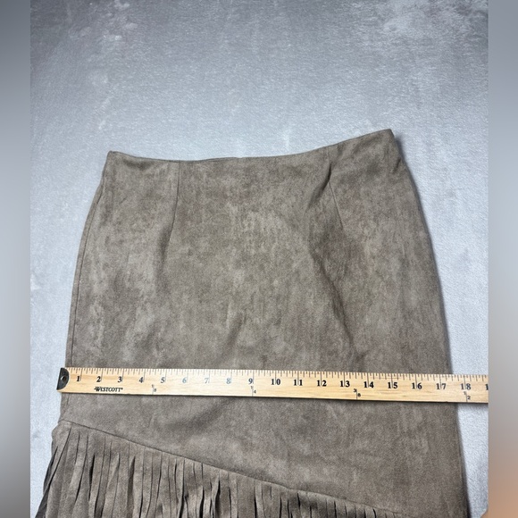 NWT Neiman Marcus Asymmetrical Hem Faux Suede Tan Boho Fringe Mini Skirt Medium - Picture 7 of 14